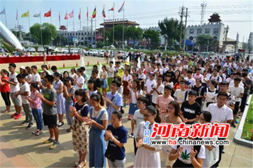 此次儀式中，雙匯集團漯河總部共有210名員成為第一批“金秋獎學”的獲得者。