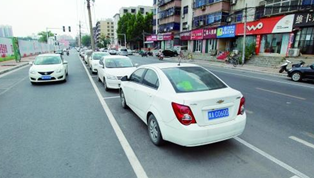來看鄭州首創(chuàng)“內(nèi)嵌式”停車位長啥樣？