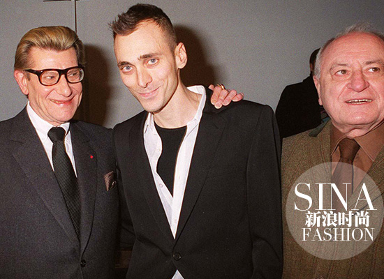 Yves-Saint-Laurent、Hedi-Slimane、Pierre-Bergé在Dior后臺(tái)的合影