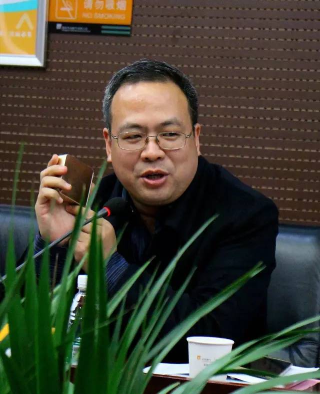 看看上面這位，就是我們1066最紅的男人——付總。
