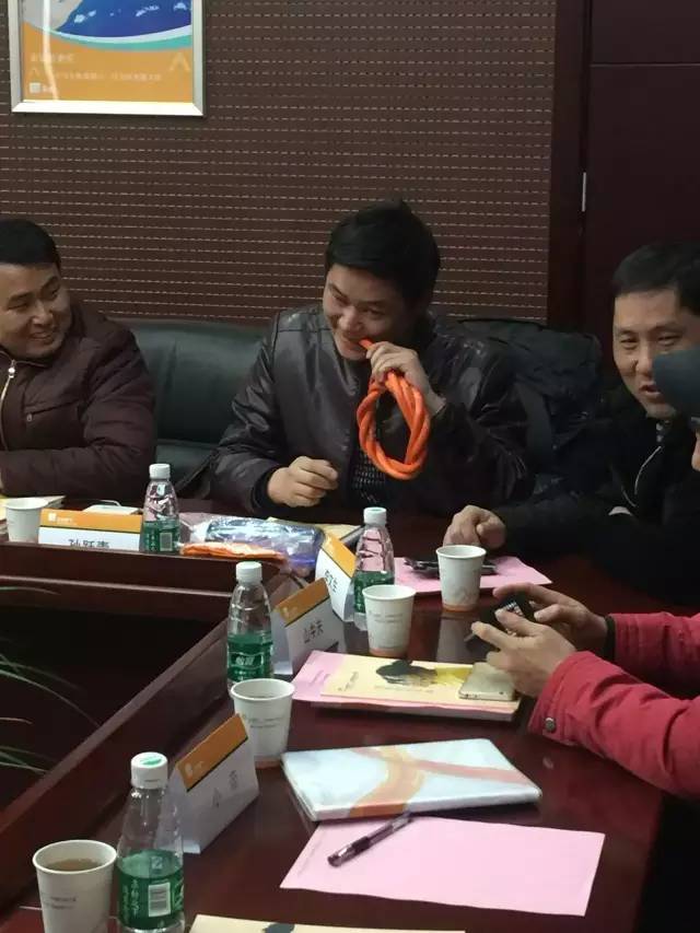 小編想問一下咬膠管的孫老師，優(yōu)質(zhì)膠管的口感如何呢？