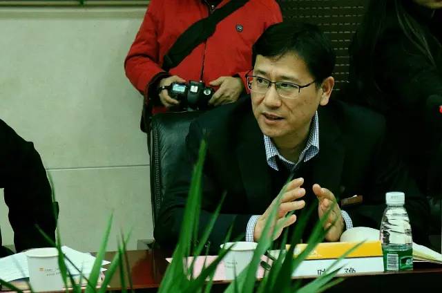 互動結(jié)束后華潤燃氣的陳豫總也對各位達人們提出的問題一一作出解答，可是讓大家伙兒們相當(dāng)滿意呢！