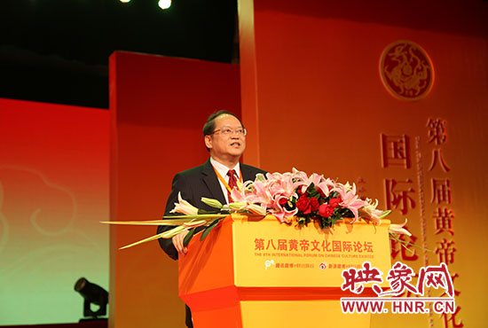 臺灣大學(xué)哲學(xué)系教授、美國耶魯大學(xué)哲學(xué)博士傅佩榮做演講