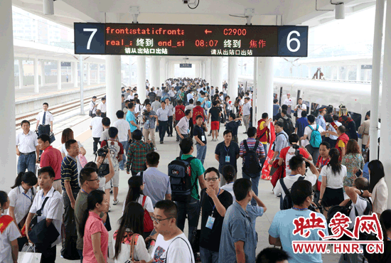自6月25日鄭焦城際鐵路開通以來，客流量遠遠超出預期。