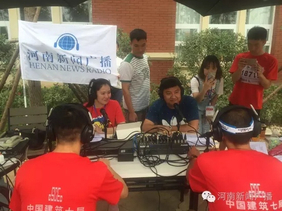 直播間被圍觀群眾包圍啦，是不是沒有看過我們的直播？