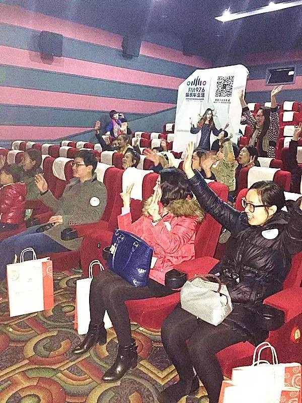 來(lái)到活動(dòng)現(xiàn)場(chǎng)的每一位觀眾都十分熱情哦！