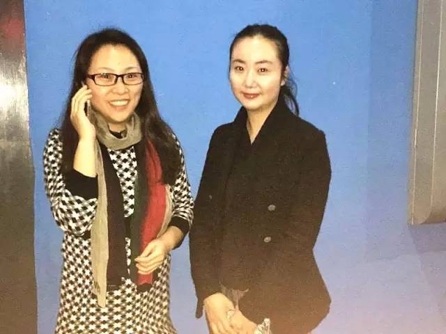 娛樂(lè)976主持人丁蘭邀請(qǐng)奧斯卡會(huì)堂影城范經(jīng)理現(xiàn)場(chǎng)連線(xiàn)