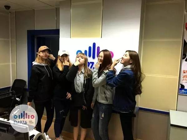 豬鼻行動(dòng)！預(yù)備……按！長腿妹妹都是天然美女哦！