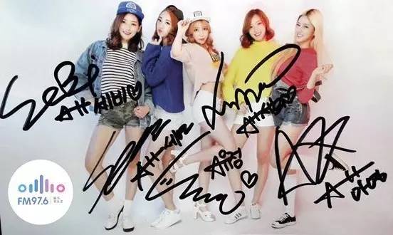 哎呦不錯(cuò)哦！路飛收到美女們的簽名照，到底中意哪一位呢？