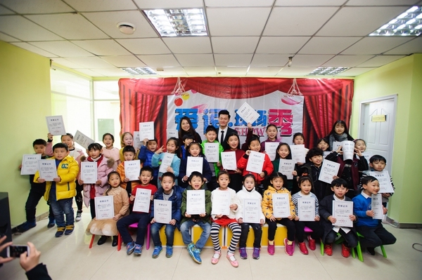 頒發(fā)榮譽(yù)證書(shū) 頒發(fā)榮譽(yù)證書(shū)