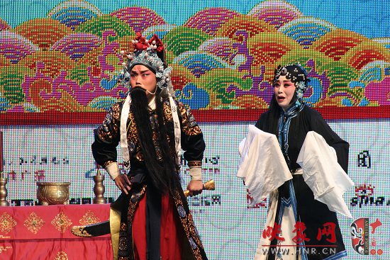 張派傳人方素珍（左）、馬瑞（右）演唱折子戲《韓琪殺廟》一折