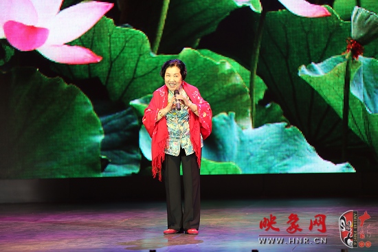 著名越調(diào)表演藝術(shù)家、越調(diào)皇后毛愛蓮演唱《白奶奶醉酒》選段“好一個俊俏的趙鳳英”