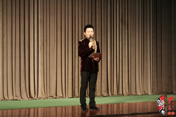 主持人：著名戲曲節(jié)目主持人、河南電臺(tái)戲曲廣播“當(dāng)家小生”月陽(yáng)