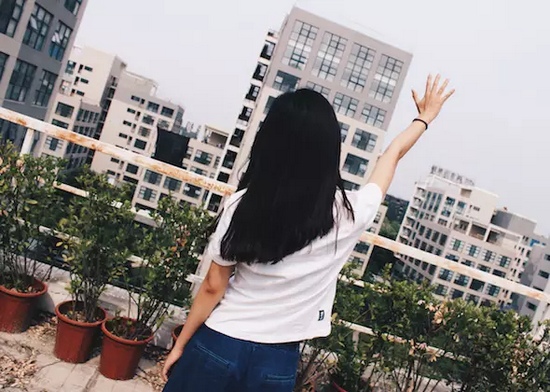 你問(wèn)我要去向何方，我指向天空的方向。