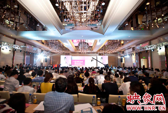 5月28日，一場(chǎng)河南企業(yè)家的盛會(huì)在鄭州舉辦，群象島2015夏季峰會(huì)以?shī)^斗者為本致敬奮斗者。