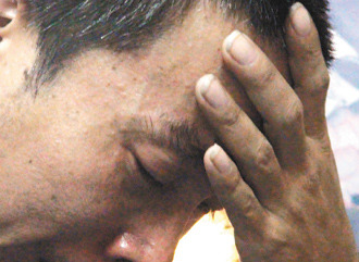 10歲方姓男童遭割喉殺害，父親淚流不止說，小兒子走了，他不知道該如何活下去。 臺灣《聯(lián)合報》