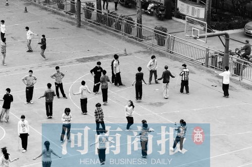 有學(xué)校擔(dān)心，個(gè)人進(jìn)校園鍛煉，安全隱患大