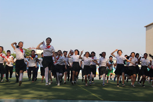 放飛紙飛機(jī) 放飛紙飛機(jī)