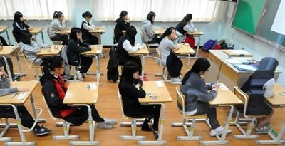 　藝術生不僅需要專業(yè)課優(yōu)秀，文化課成績也必須達標