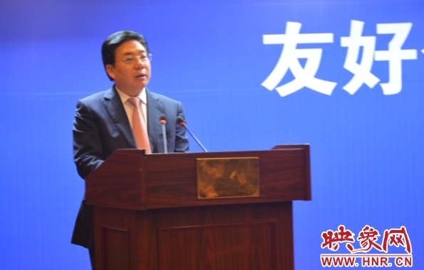 市委副書記、市長李柳身出席簽約儀式并講話