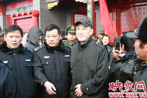 郭達(dá)現(xiàn)身馬街書會現(xiàn)場。