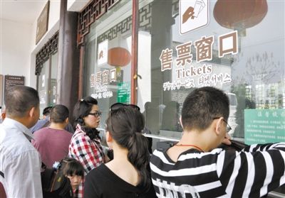 去年4月，游客在江西省婺源縣某景區(qū)購(gòu)票