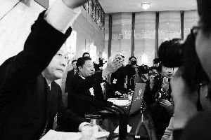政協發(fā)言人：信心不足致內地人買香港奶粉