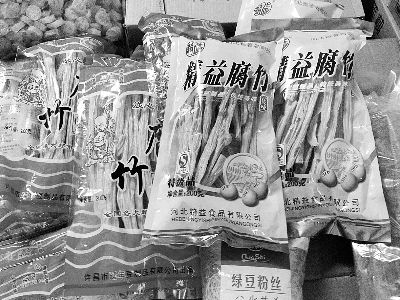 內(nèi)黃腐竹含吊白塊被曝光后，市場上內(nèi)黃產(chǎn)腐竹難覓蹤跡。攤主所售產(chǎn)品大多出自河南許昌和河北保定