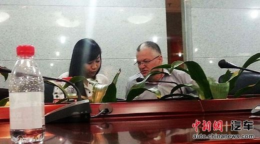 車主提供在維權過程中接觸德國技術人員的照片。