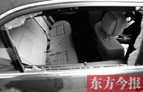前日晚，鄭州市順河路一家屬院，一輛汽車被撬，物品被盜