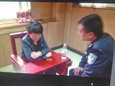 肇事司機(jī)李某歸案后，接受警方的訊問(wèn)。