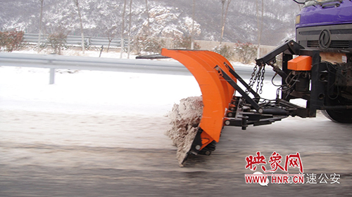 冰雪襲中原,他們堅(jiān)守在高速公路上 冰雪襲中原,他們堅(jiān)守在高速公路上