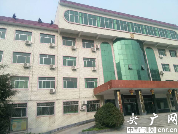 平輿縣三名農(nóng)民工政府大院跳樓討薪 平輿縣三名農(nóng)民工政府大院跳樓討薪