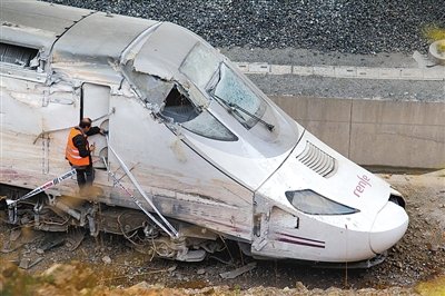 快速列車的車頭沒有受到太大損壞。