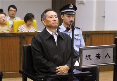 9月10日，北京市第二中級(jí)人民法院，張曙光在庭審中。