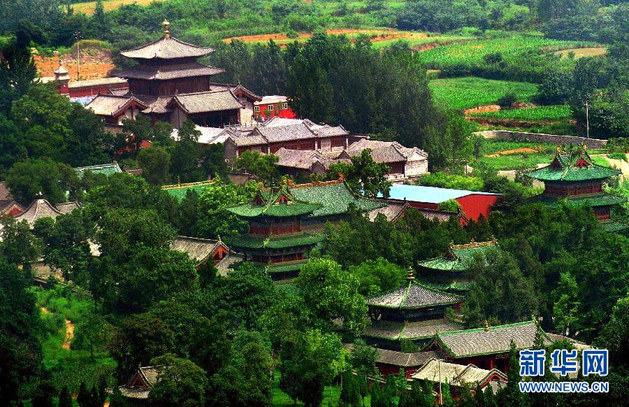 　從少林寺對面的山峰上俯瞰少林寺常住院的全貌(2012年8月4日攝)。