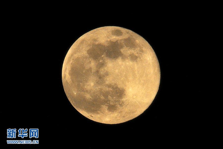 6月23日晚，云南省昆明市上空的圓月。