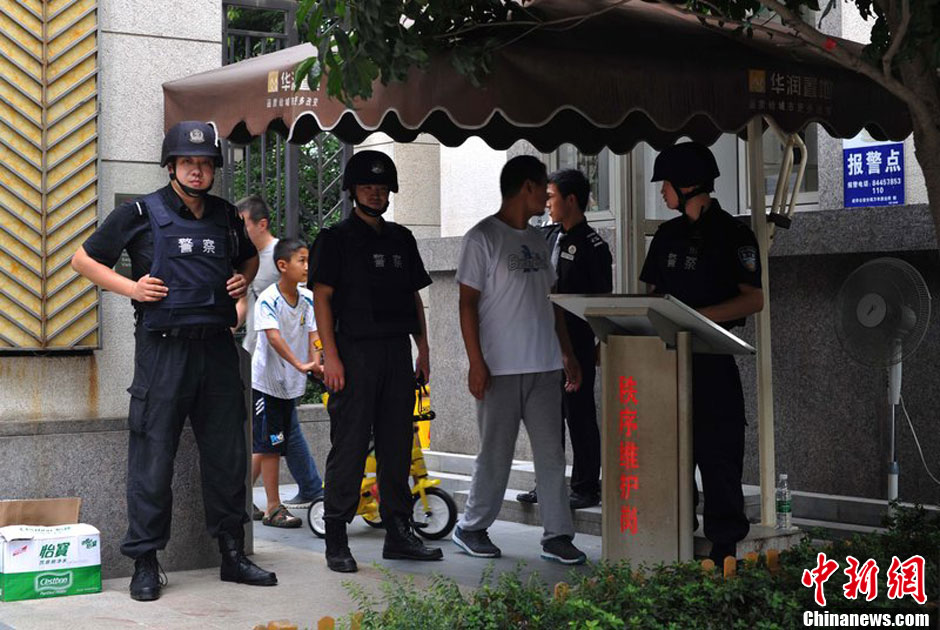 7月31日，成都成華區(qū)二十四城小區(qū)發(fā)生警匪槍?xiě)?zhàn)。