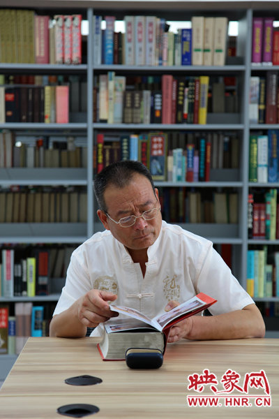 圖書館內(nèi)巨大的存書量，能讓鄭州市民盡情感受閱讀的快樂。