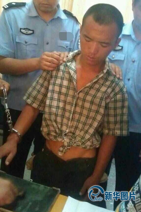 2013年8月20日午間，河南省安陽警方將“8.19公交搶劫案”嫌犯24歲的周江波緝拿歸案。圖片來