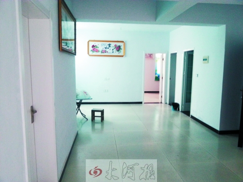 入住的居民說(shuō),這套廉租房面積超過(guò)100平方米。