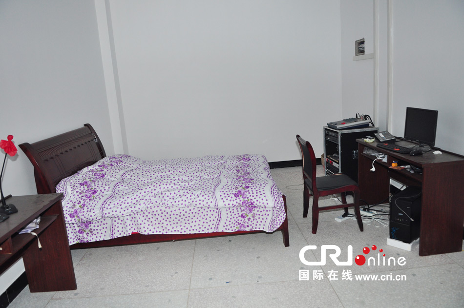 2013年10月21日，長(zhǎng)沙云蓋村欠債千萬新建的豪華村部樓。