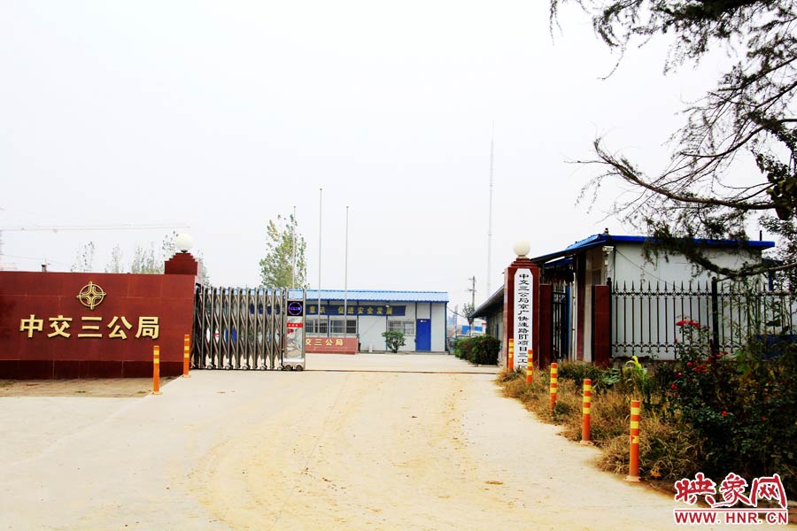 鄭州市京廣快速路南段三工區(qū)項(xiàng)目部還未撤離。
