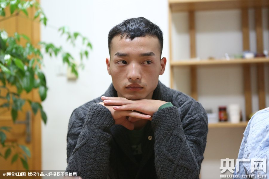 網(wǎng)絡(luò)紅人葉良辰現(xiàn)身浙江臺州，接受記者的專訪。
