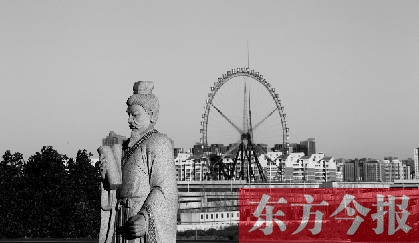 16日，從中原福塔基座平臺(tái)看向世紀(jì)歡樂園的景象