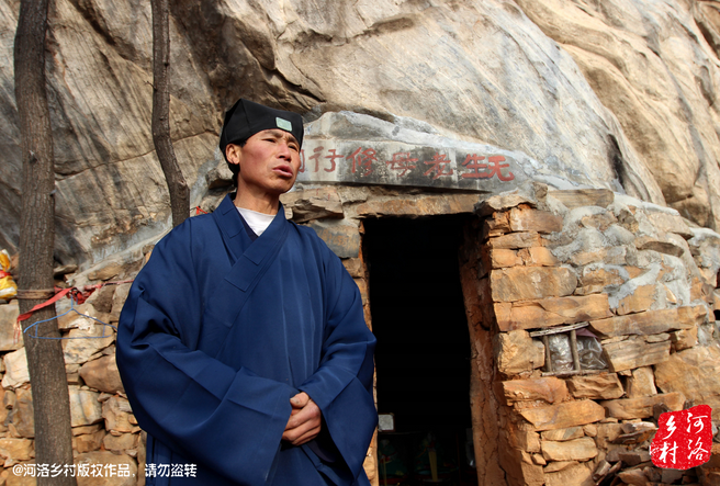 在這個(gè)山洞住多久，他沒有時(shí)間表，他說要看自己的內(nèi)心，修行夠了就離開，如果需要繼續(xù)修行，就從這里“安老病死