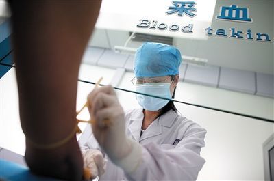 2010年5月，北京艾滋病毒攜帶者可以進行快速檢測。新京報資料圖片 韓萌 攝