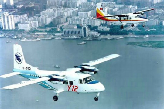 資料圖：中國(guó)運(yùn)-12空中飛行。