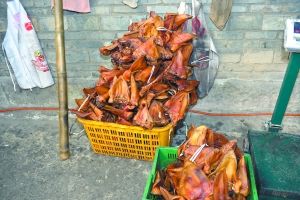 警方現(xiàn)場查獲的Y臘肉。