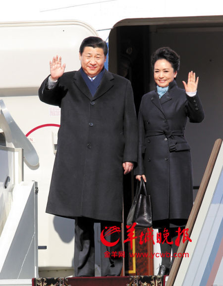 國家主席習(xí)近平首次出訪俄羅斯，夫人彭麗媛陪同。
